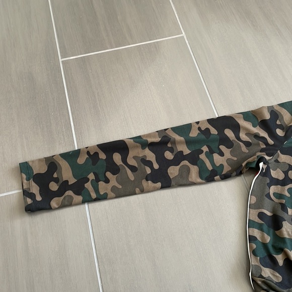 Papaya Long Sleeve Camo Print Top - Picture 3 of 11